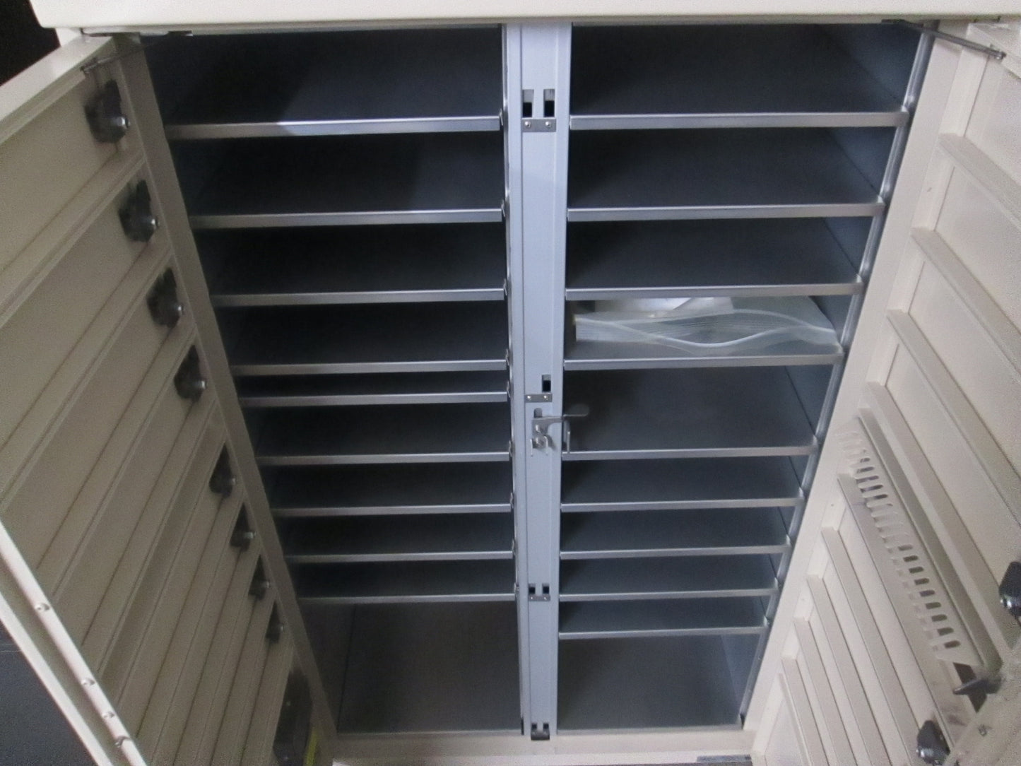 Salsbury 4C 16 unit Pedestal Mailbox with 2 Parcel Boxes Display Model