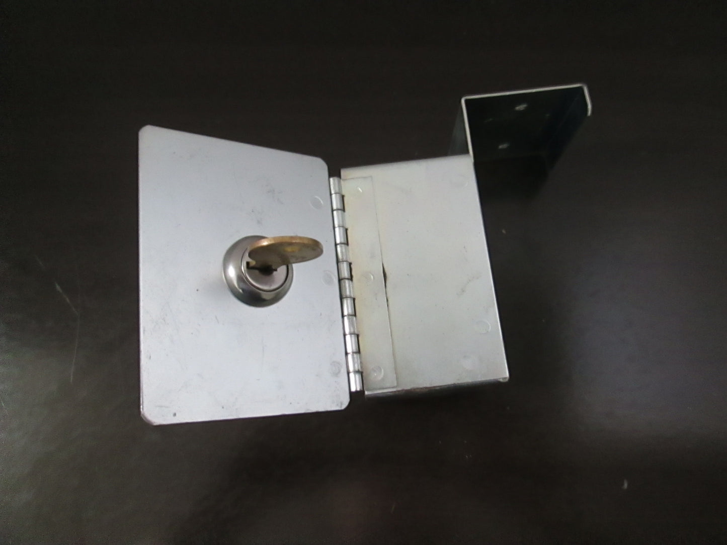 MMF 201-9850-01 Over the Door Key Box