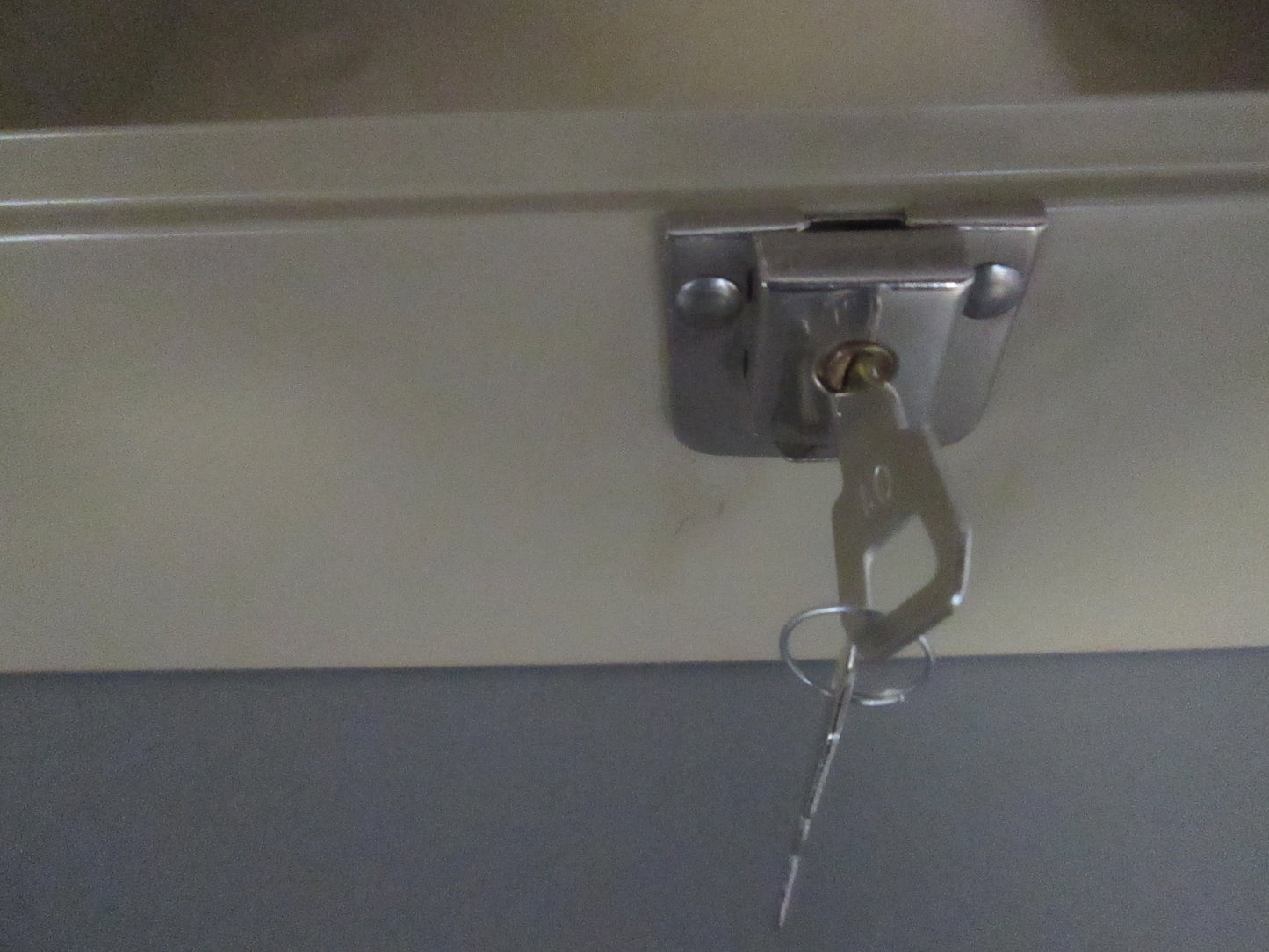 MMF 221-612-003 Cash Box with Locking Latch