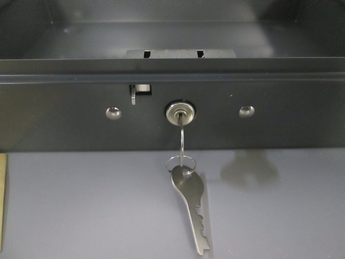 MMF 221-F10-GRA Low Profile Cash Box