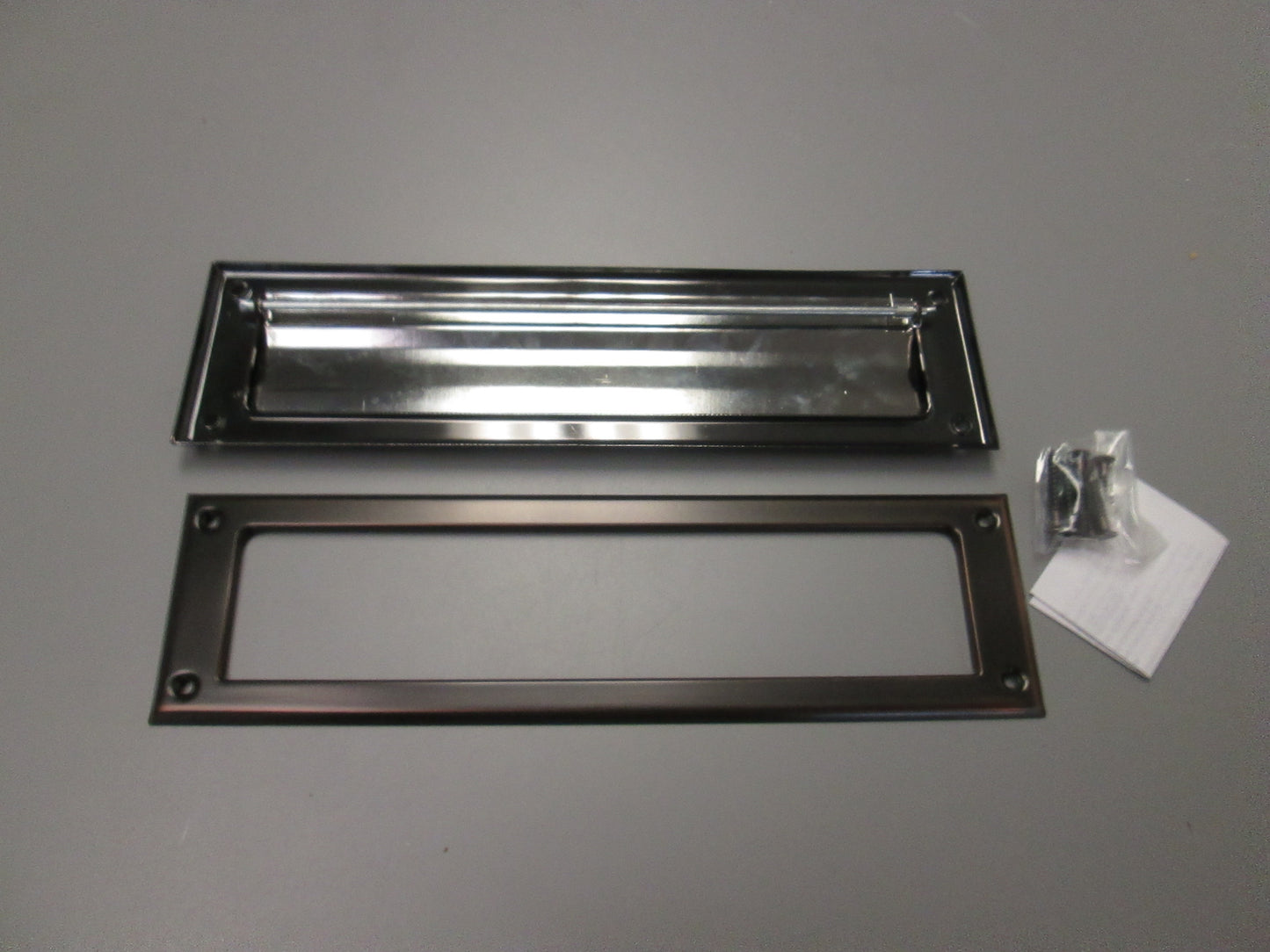 Salsbury Industries 4045 Standard Horizontal Magazine Slot