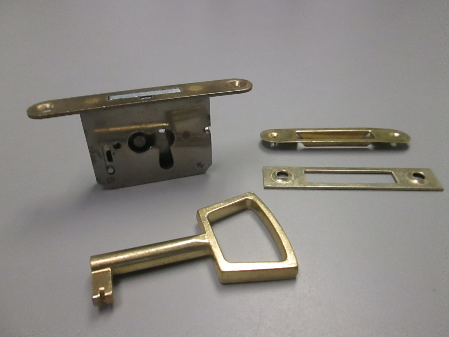 Full Mortise 1 1/2 Cabinet or Drawer Lock MS 32/15/L