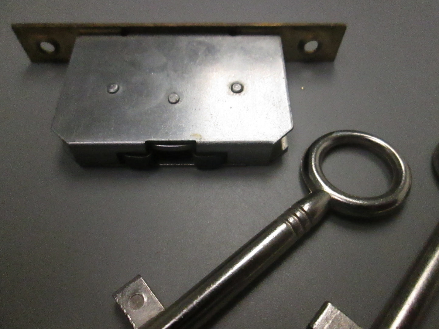 Full Mortise 1 3/8 Cabinet or Drawer Lock