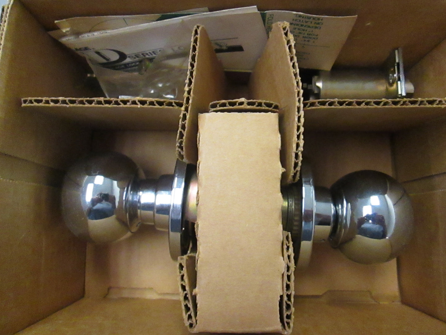 Schlage D40S Privacy Set with Orbit (BALL) Style knobs Polished Chrome