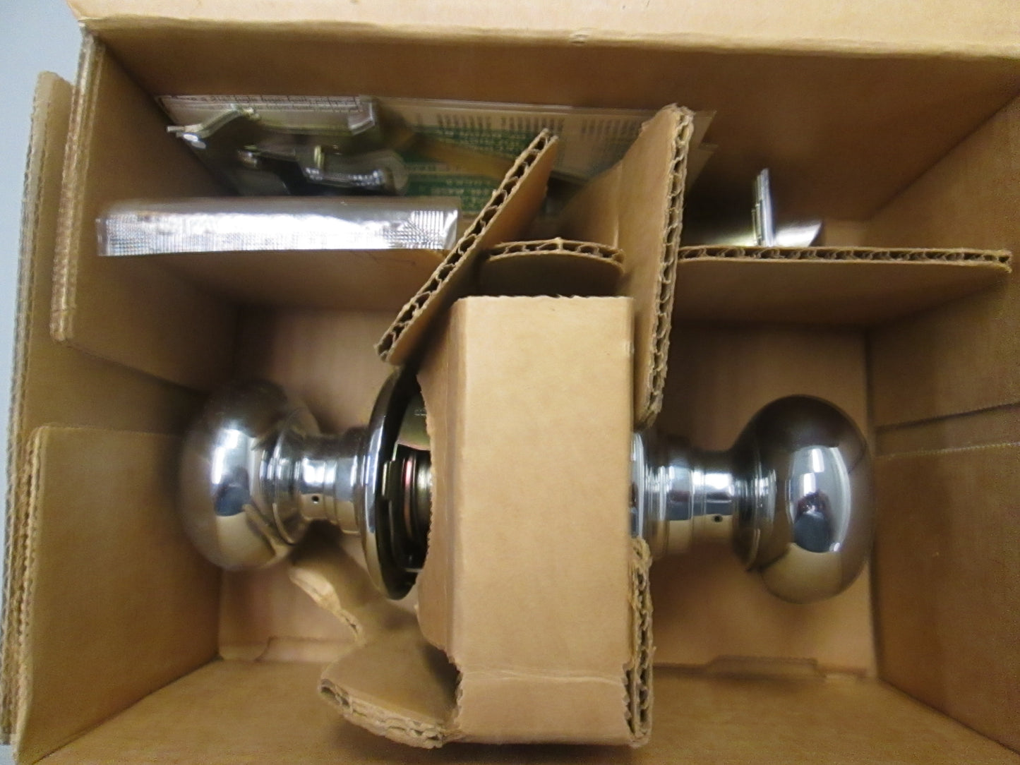 Schlage D40S Privacy Set with Plymouth Style knobs Polished Chrome