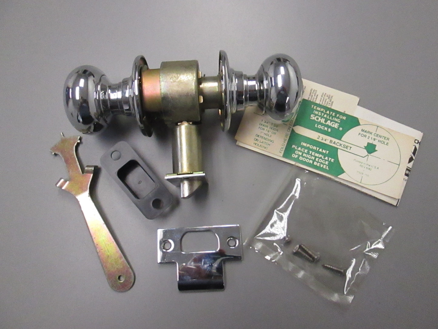 Schlage D40S Privacy Set with Plymouth Style knobs Polished Chrome