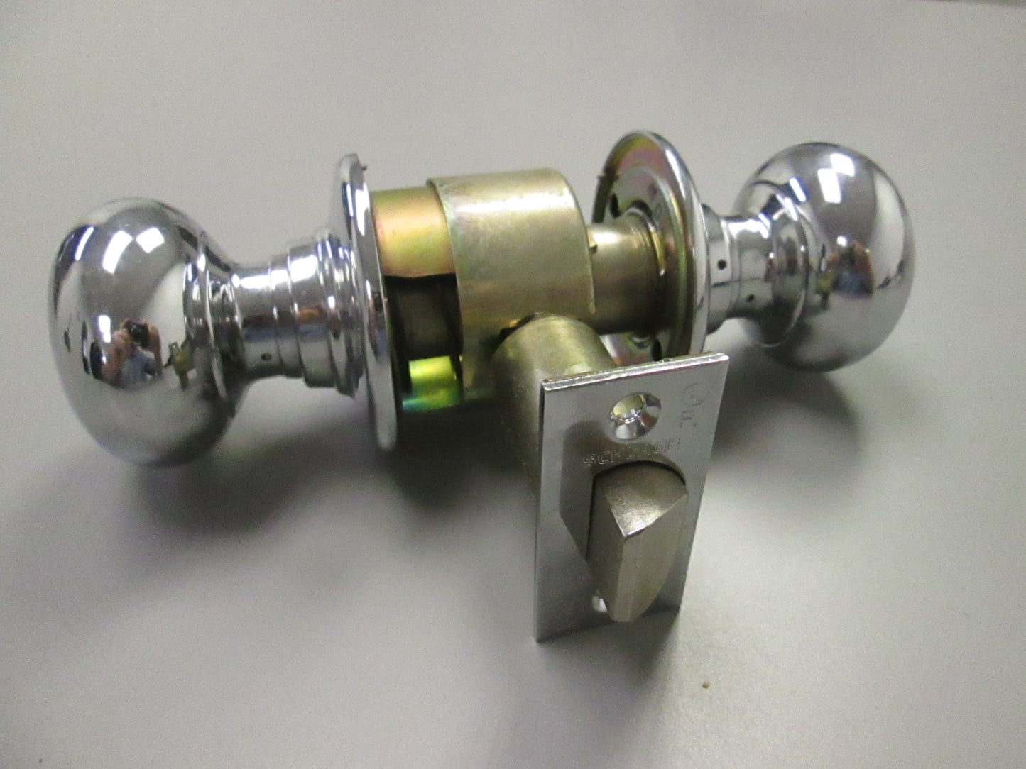 Schlage D40S Privacy Set with Plymouth Style knobs Polished Chrome