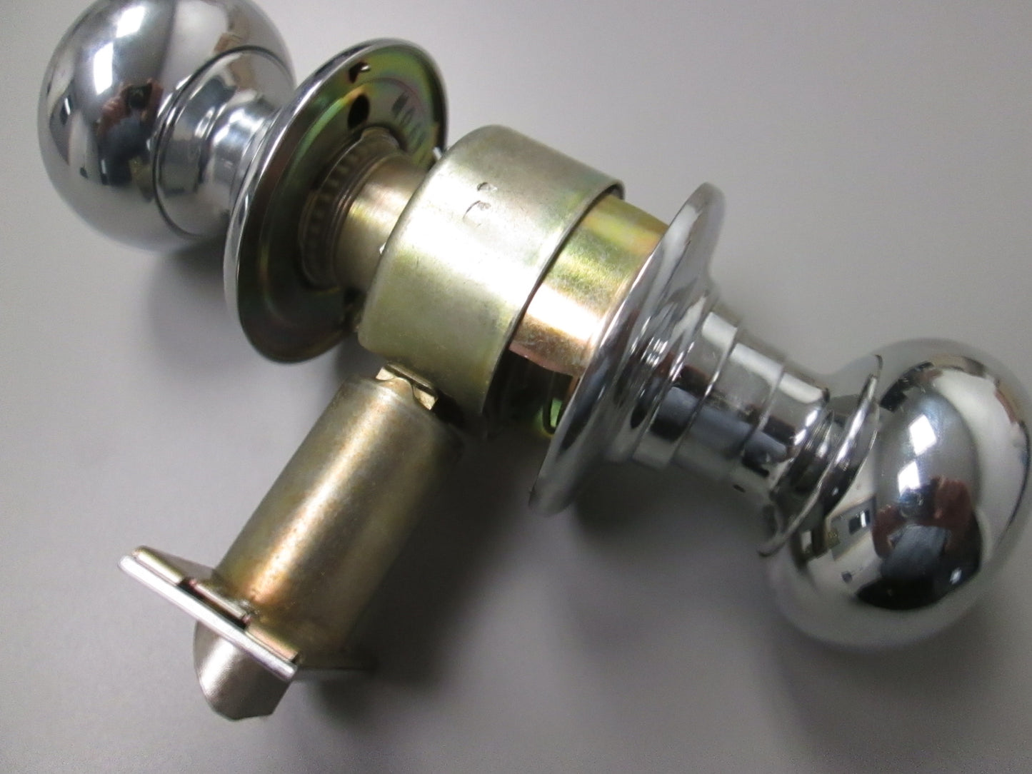 Schlage D10S Passage Set with Plymouth Style Knobs Polished Chrome