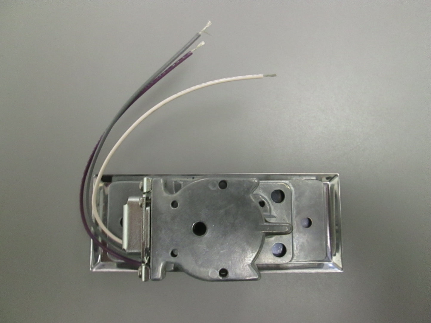 Locknetics 644-04 Heavy Duty Key Switch Narrow Faceplate SPDT