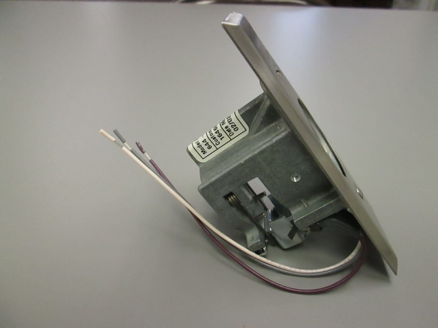 Locknetics 644-05 Heavy Duty Key Switch Narrow Faceplate SPDT