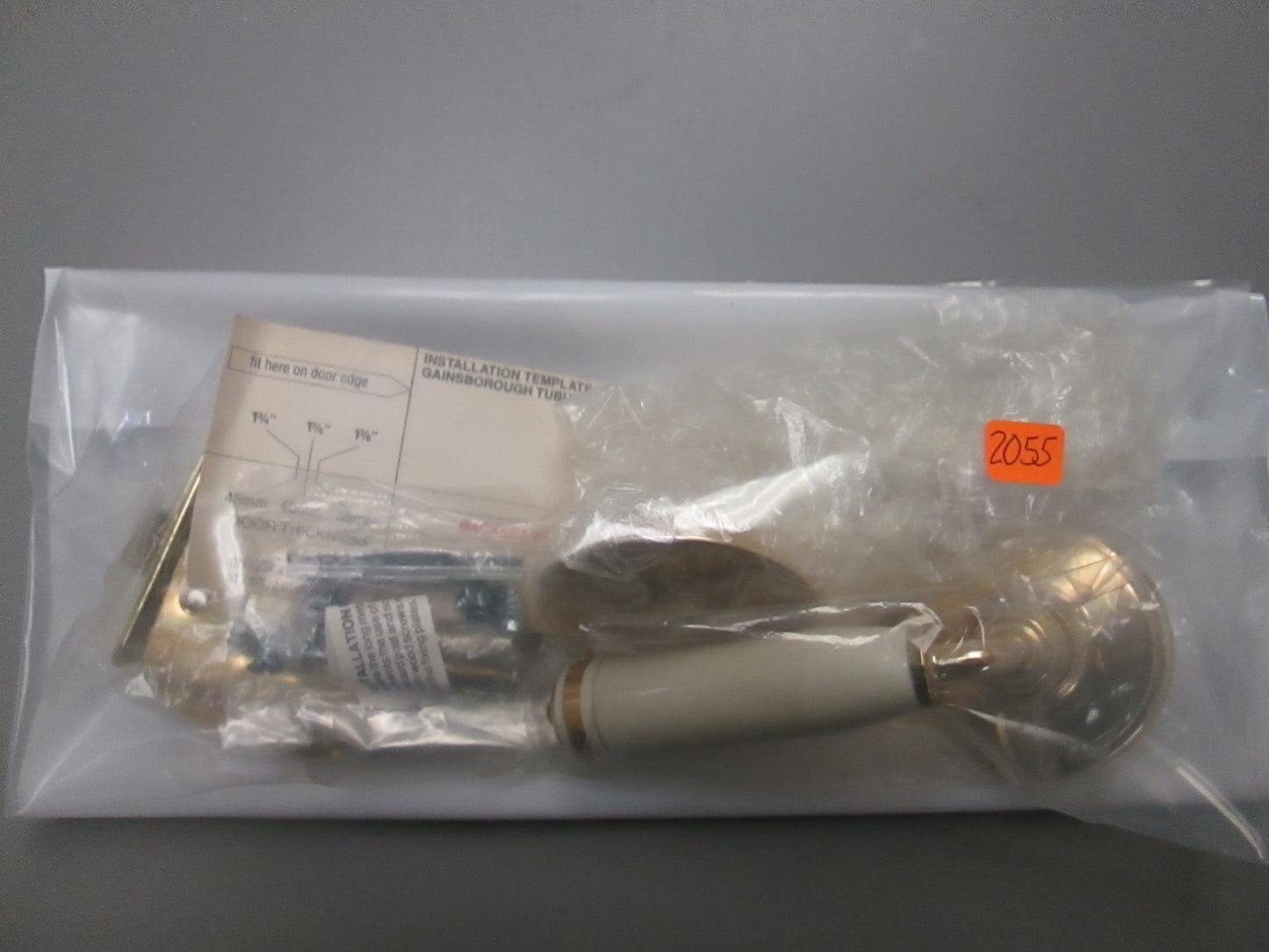 Gainsborough 80 Series Passage Set with Buckingham (ivory porcelain) and Polished Brass Rose.