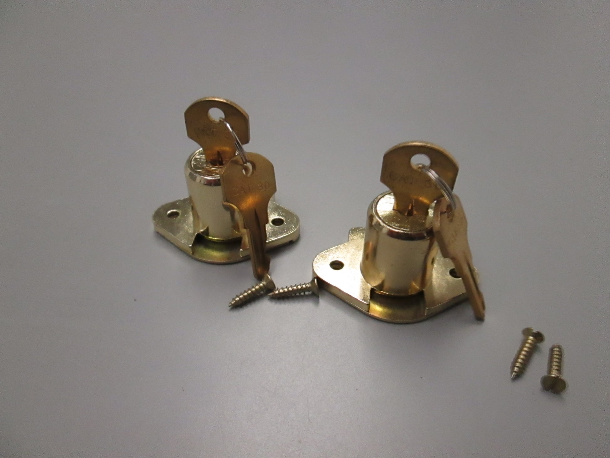 Wafer tumbler cabinet lock with 7/8 inch body