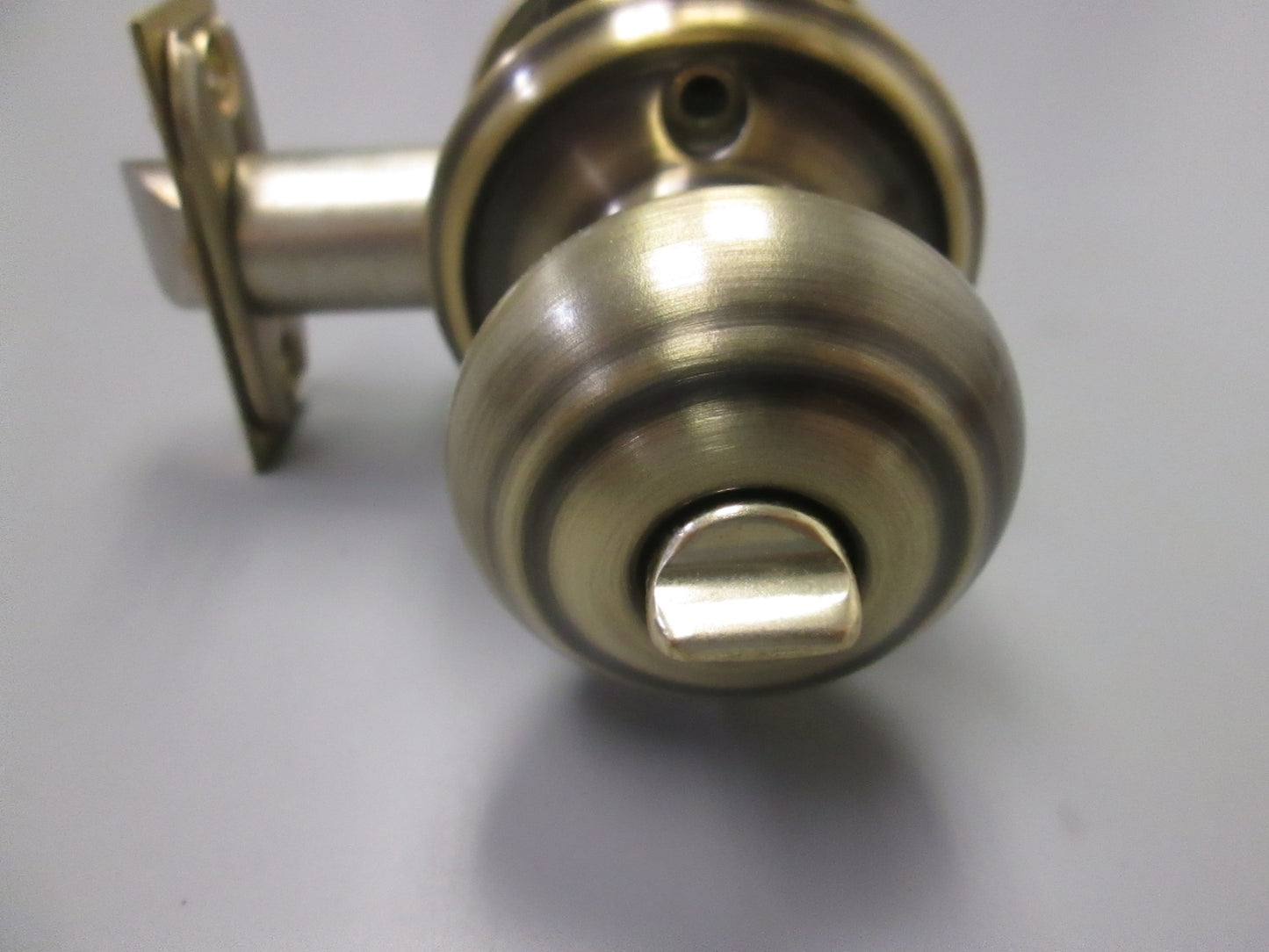 Schlage F Series Keyed Entry Set with Georgian Style Knobs