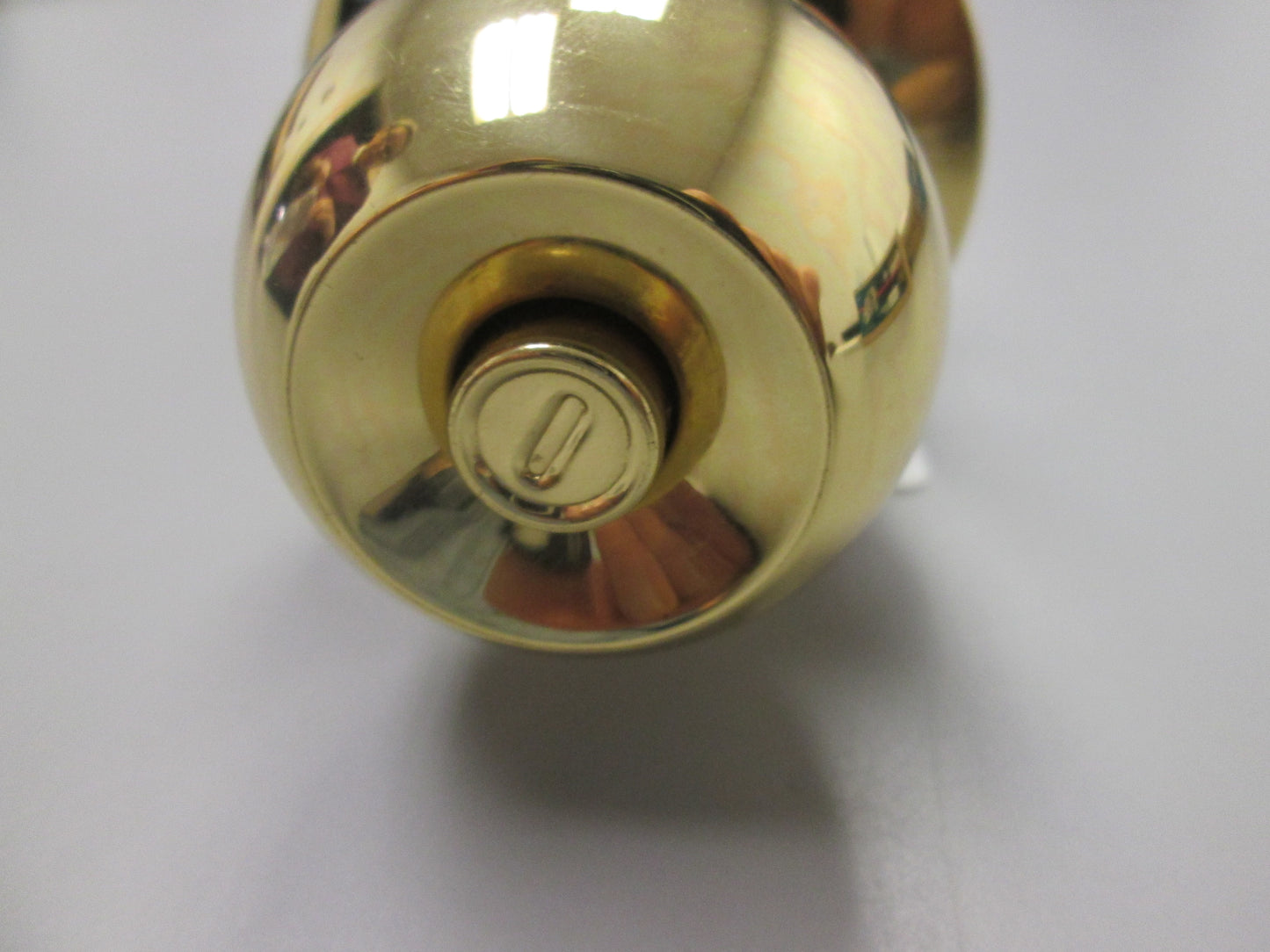 Ultra 44147 Light Commercial Privacy Set with Orbit (Ball-shaped) Knobs Polished Brass