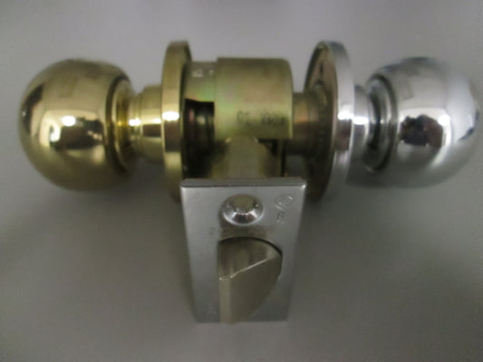 Schlage D40S Privacy Set with Orbit (BALL) Style knobs Split Finish-Polished Chrome/Polished Brass