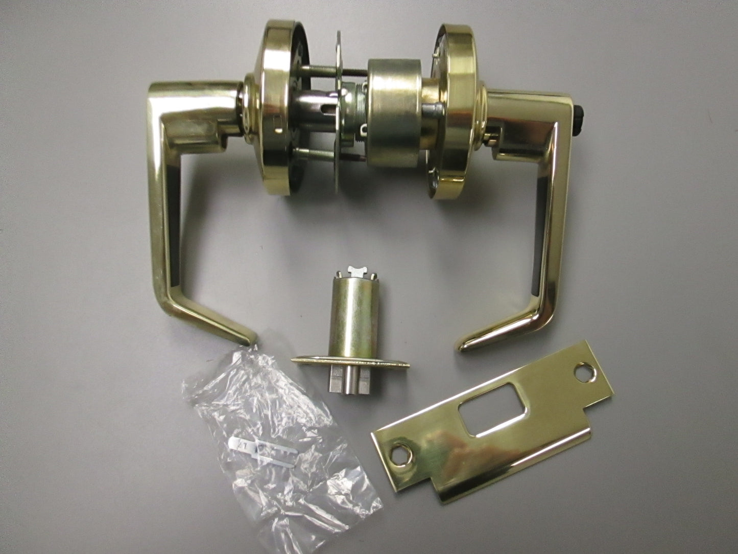 Arrow M81 Entry Set with Sierra Style Levers OVERDRIVE for Removeable Core Polished Brass