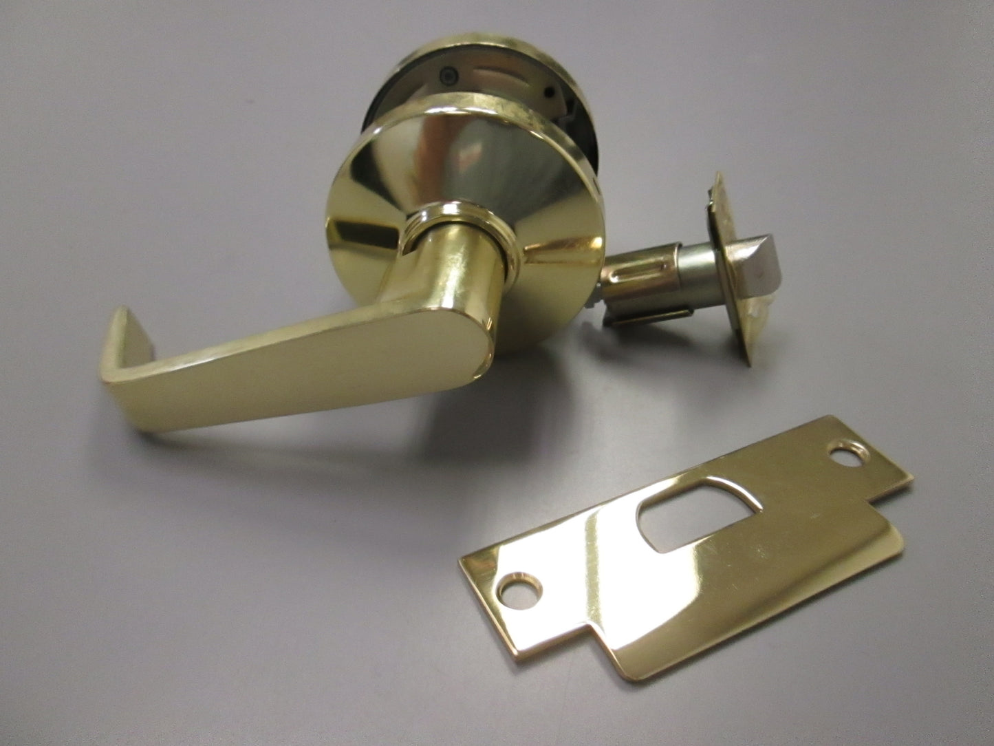 Arrow M03SR One-sided Communicating Passage with Sierra Style Lever Polished Brass