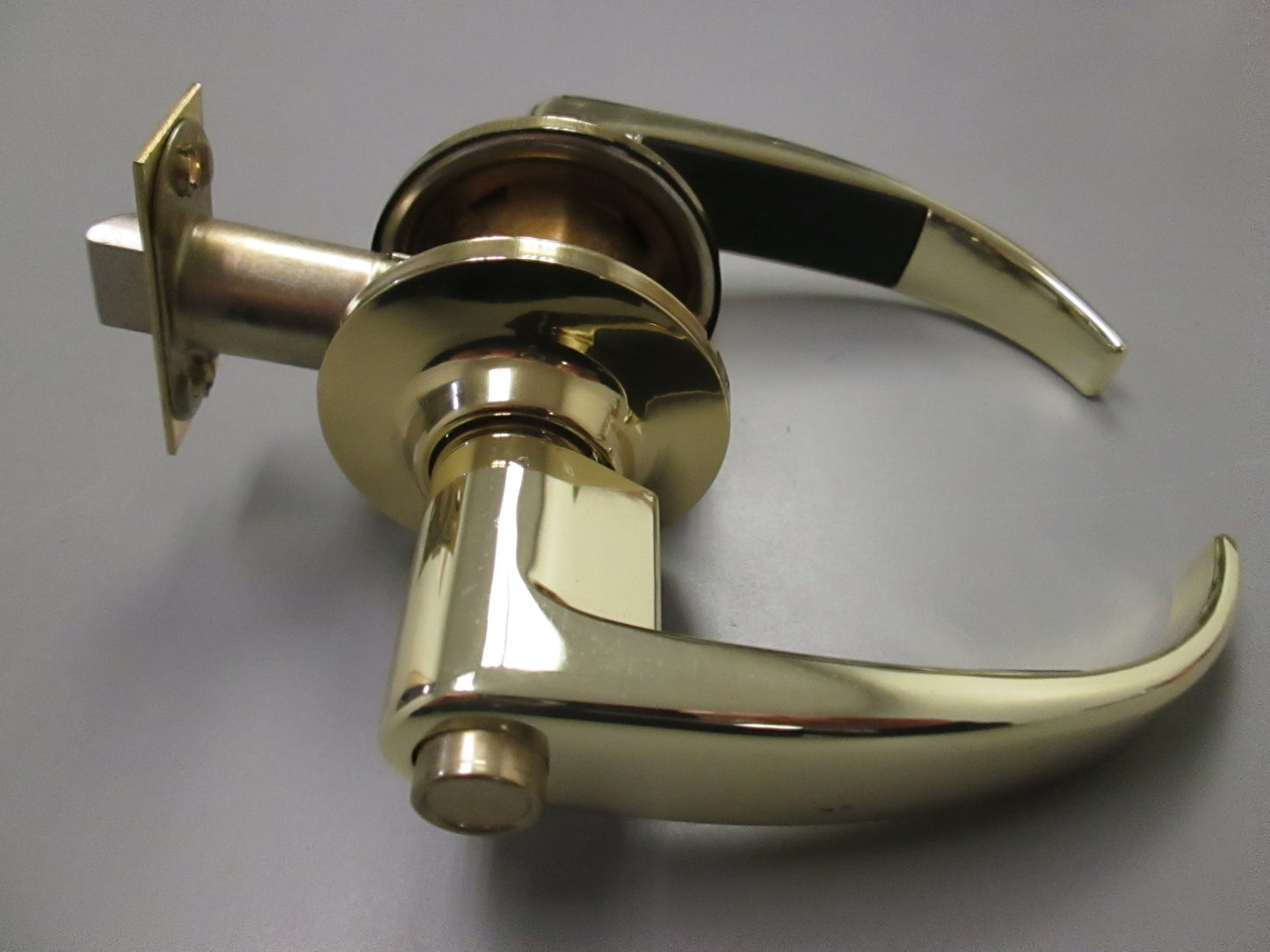 Falcon F331 Privacy Lever Set with Quantum Style Levers Polished Brass